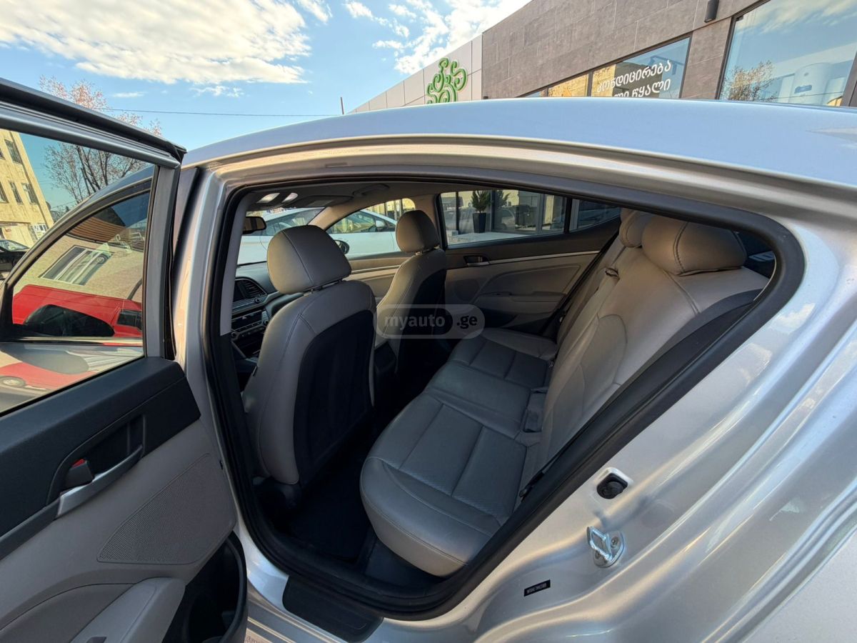Hyundai Elantra - фото 5