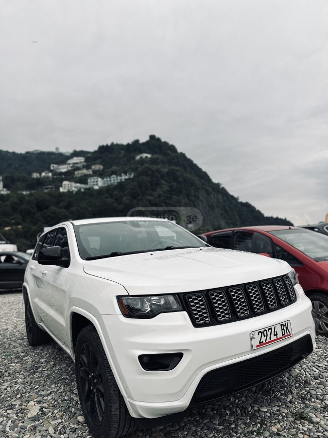 Jeep Grand Cherokee - фото 2