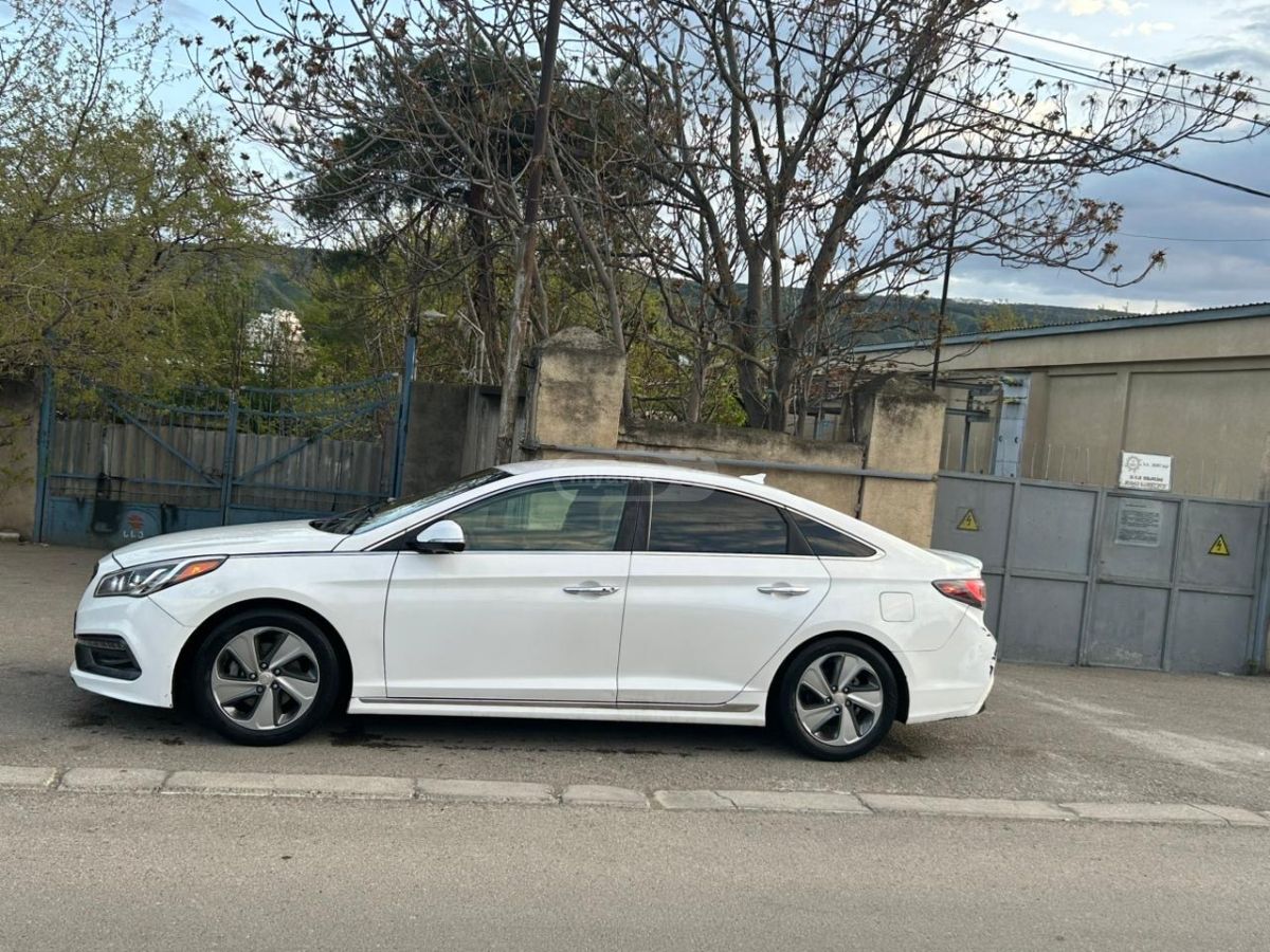 Hyundai Sonata - фото 1