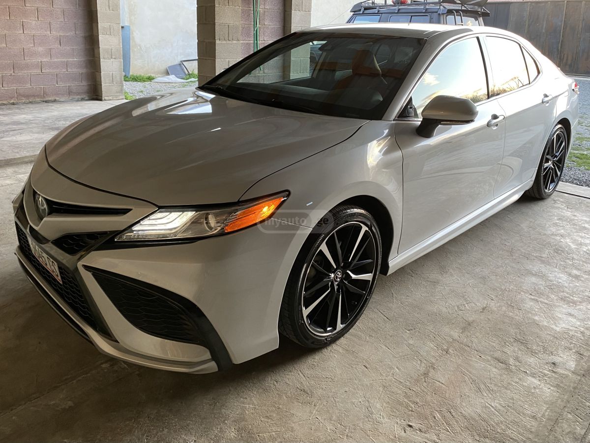 Toyota Camry - фото 2