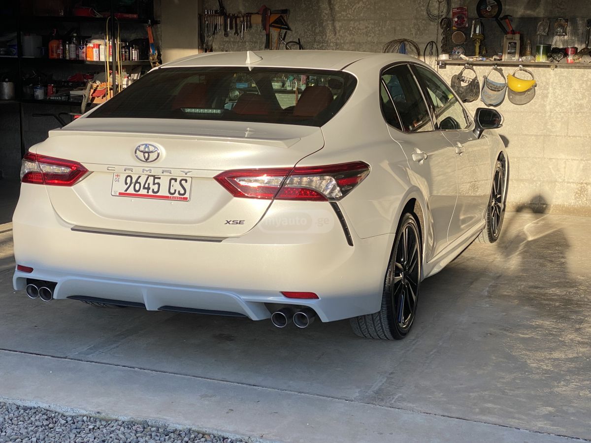 Toyota Camry - фото 3