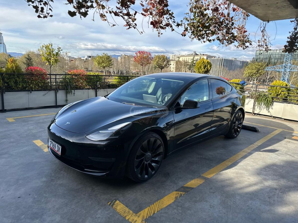 Tesla Model 3 - фото 1