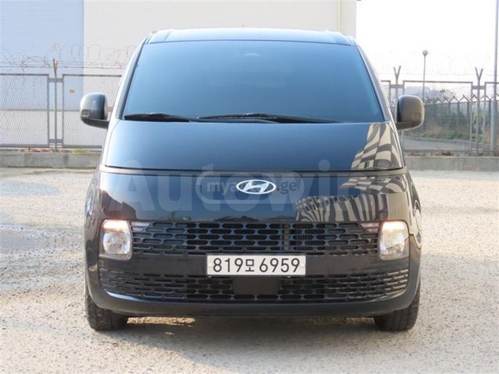 Hyundai Staria - фото 1