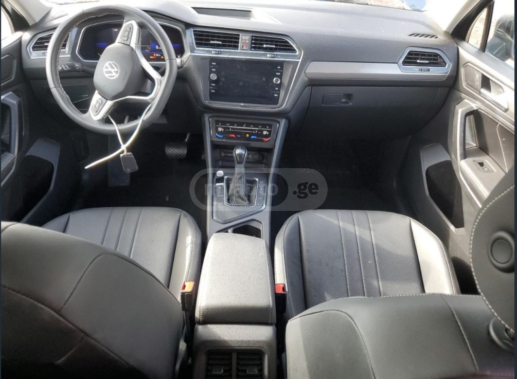 Volkswagen Tiguan - фото 3