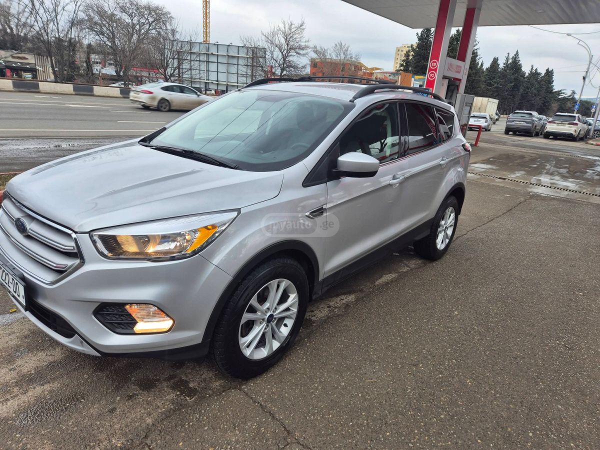 Ford Escape - фото 1