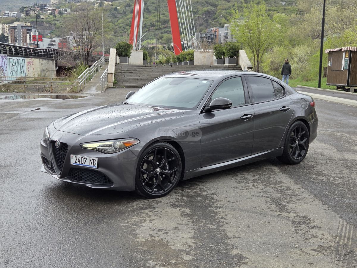 Alfa Romeo Giulia - фото 1
