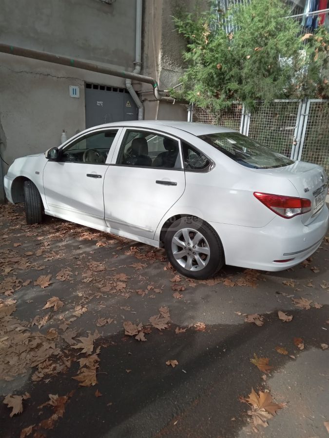 Nissan Leaf - фото 1