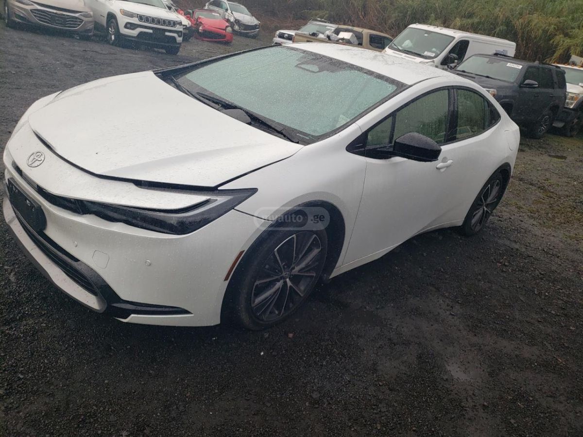 Toyota Prius - фото 1