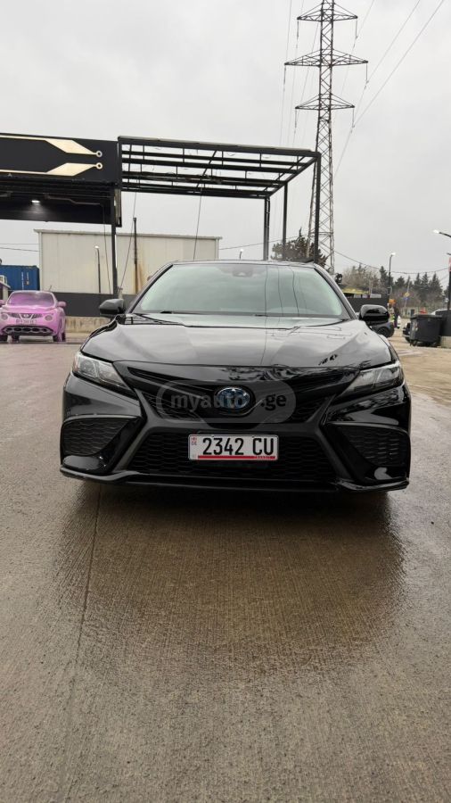 Toyota Camry - фото 1