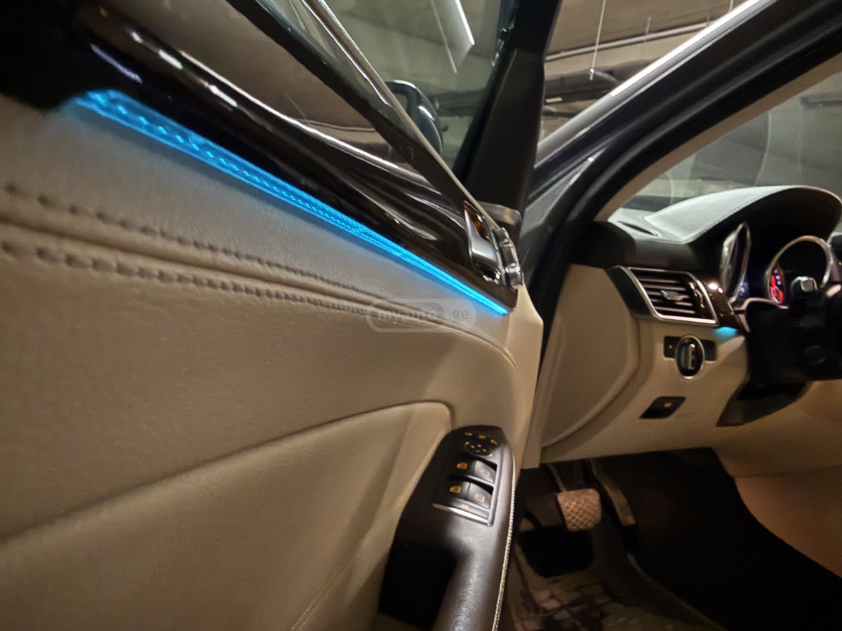 Mercedes-Benz GLE 550E - фото 10