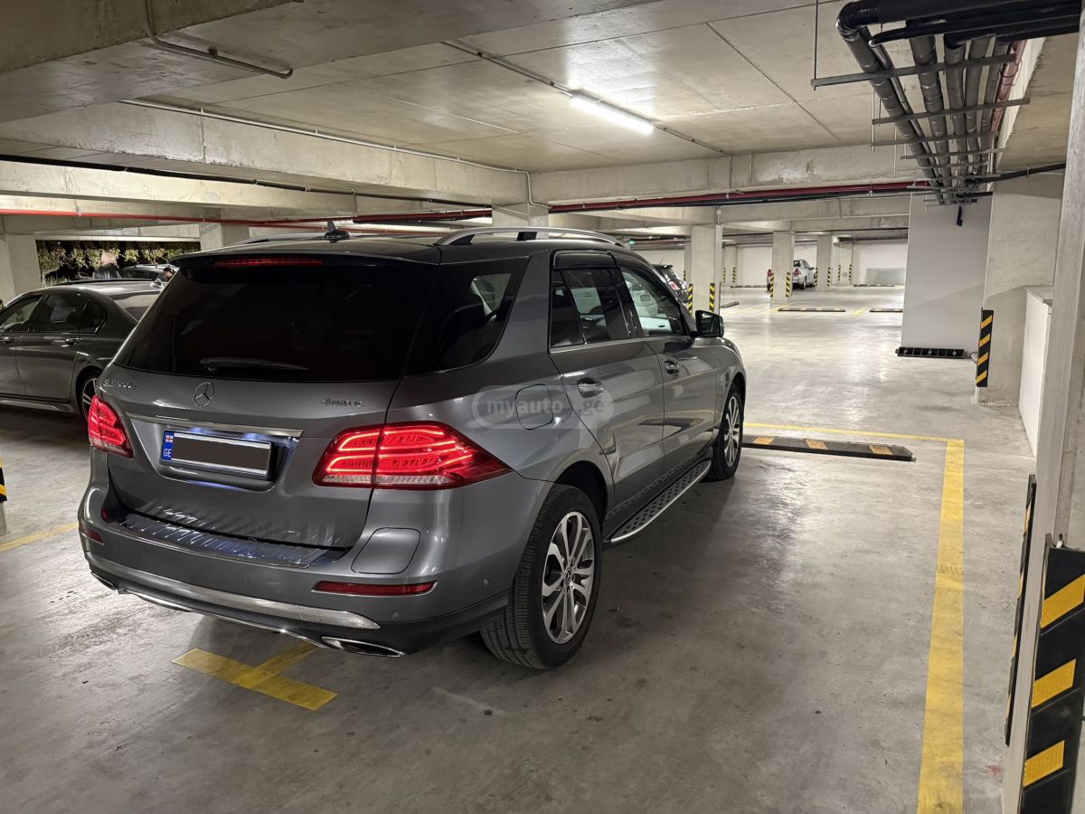 Mercedes-Benz GLE 550E - фото 4