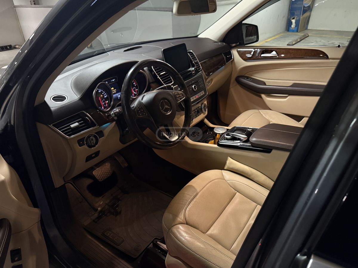 Mercedes-Benz GLE 550E - фото 8