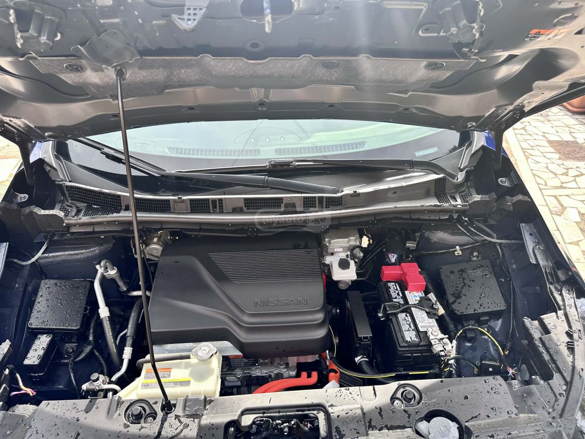 Nissan Leaf - фото 12