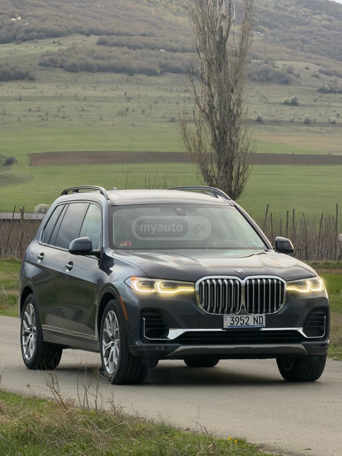 BMW X7 - фото 1