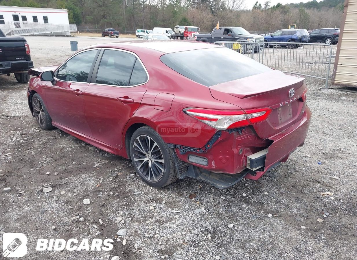 Toyota Camry - фото 3