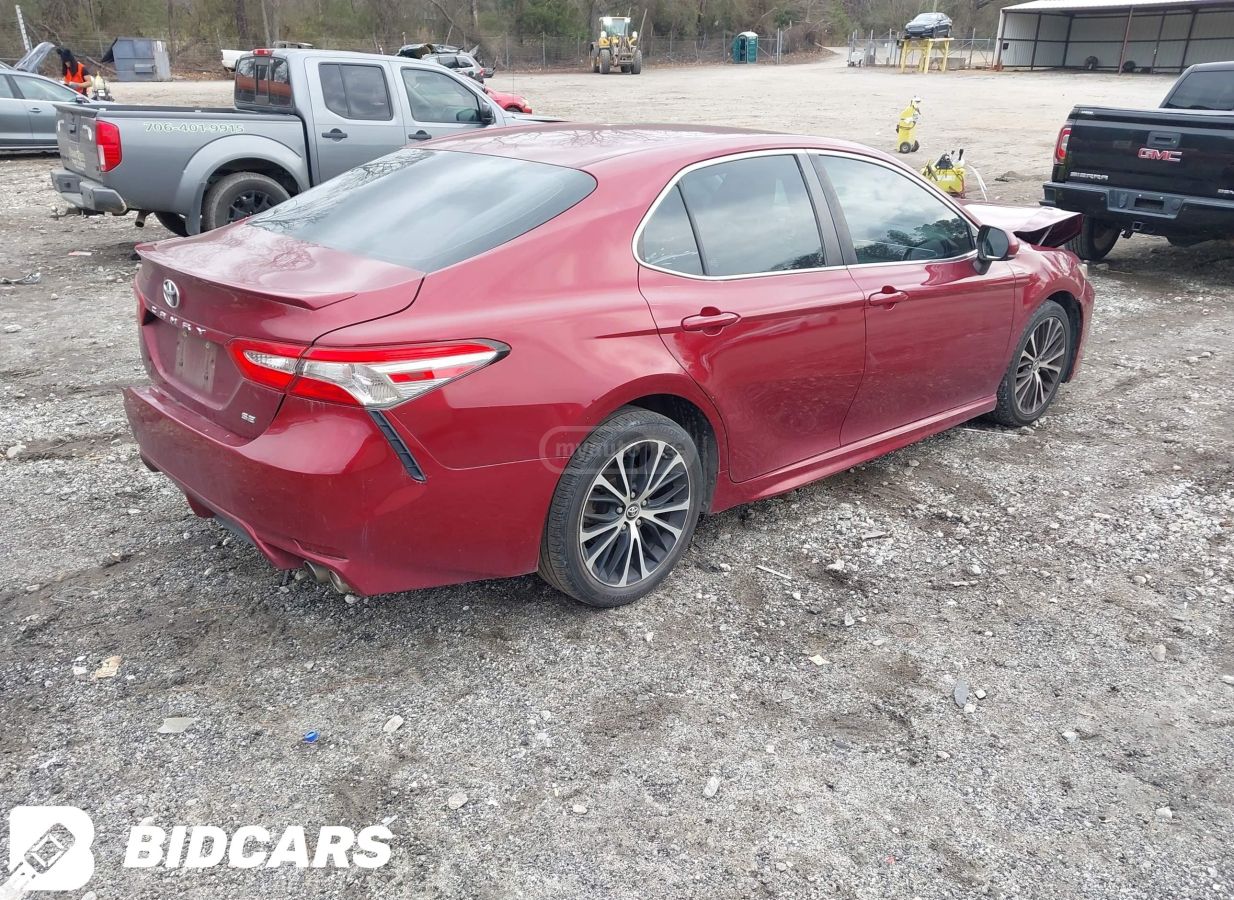 Toyota Camry - фото 4