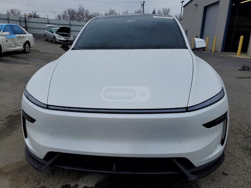 Tesla Model Y - фото 1