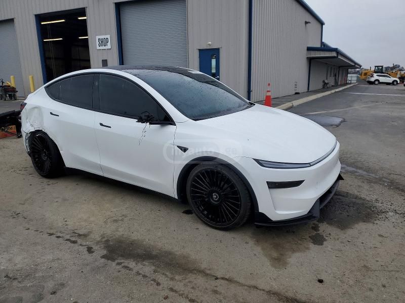 Tesla Model Y - фото 4