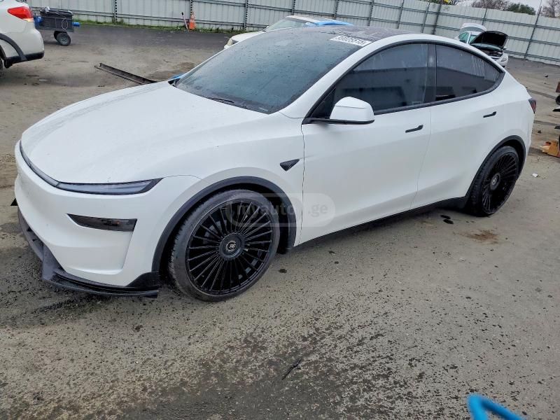 Tesla Model Y - фото 5