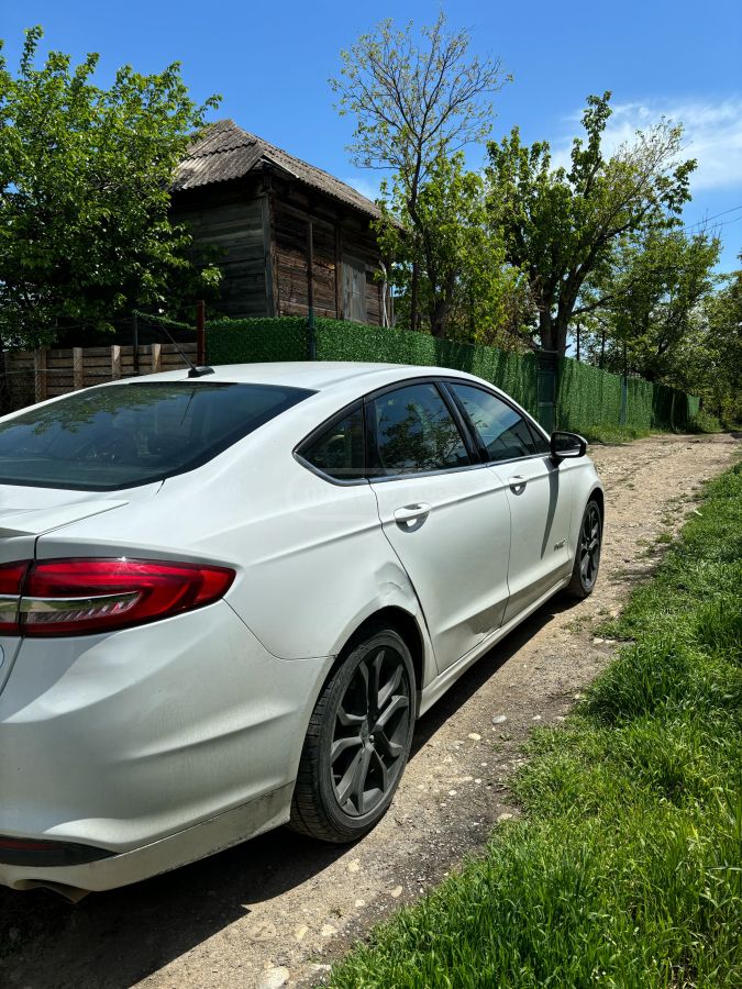 Ford Fusion - фото 1