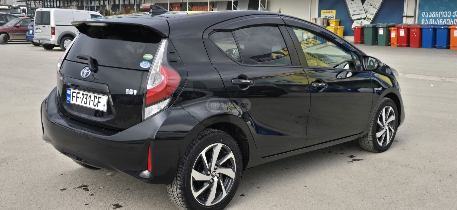 Toyota Aqua - фото 2