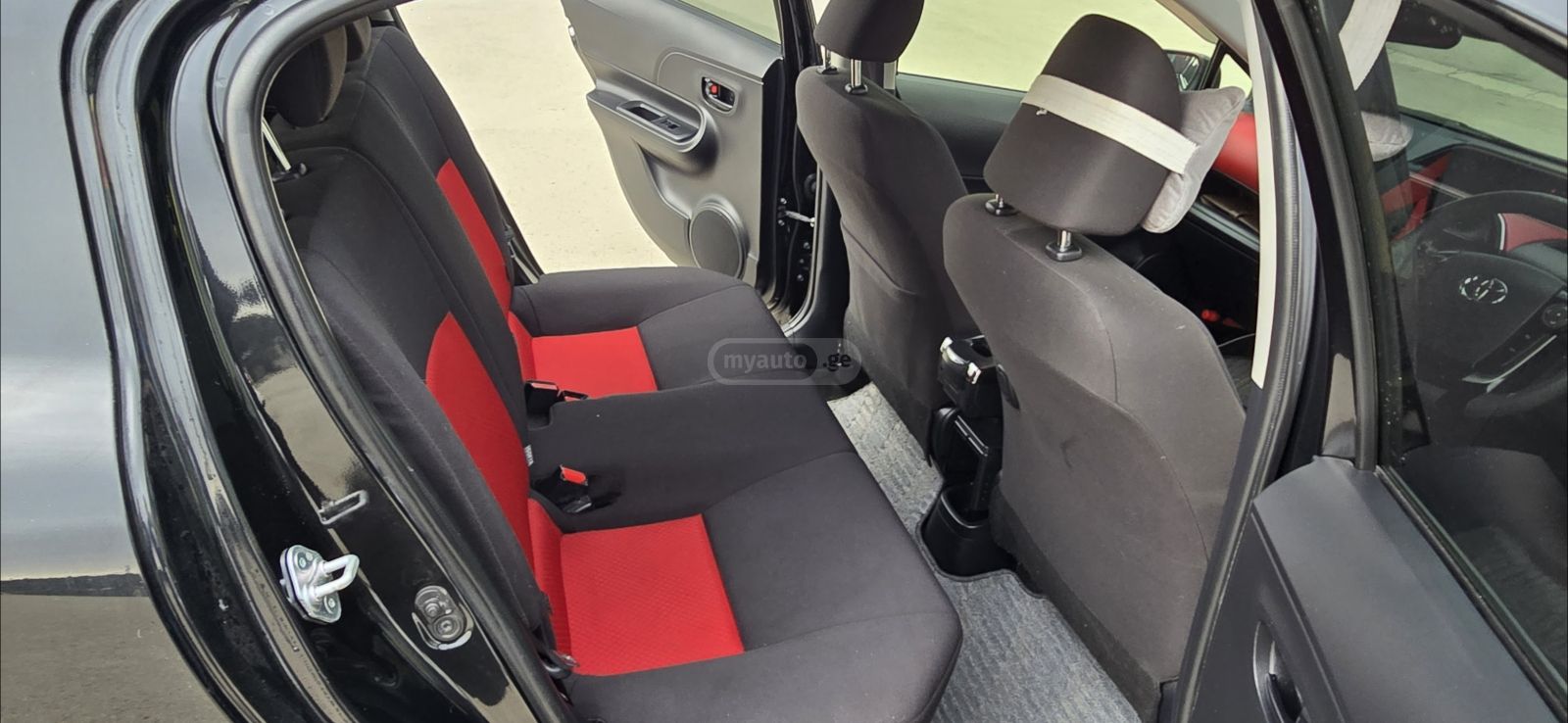 Toyota Aqua - фото 6