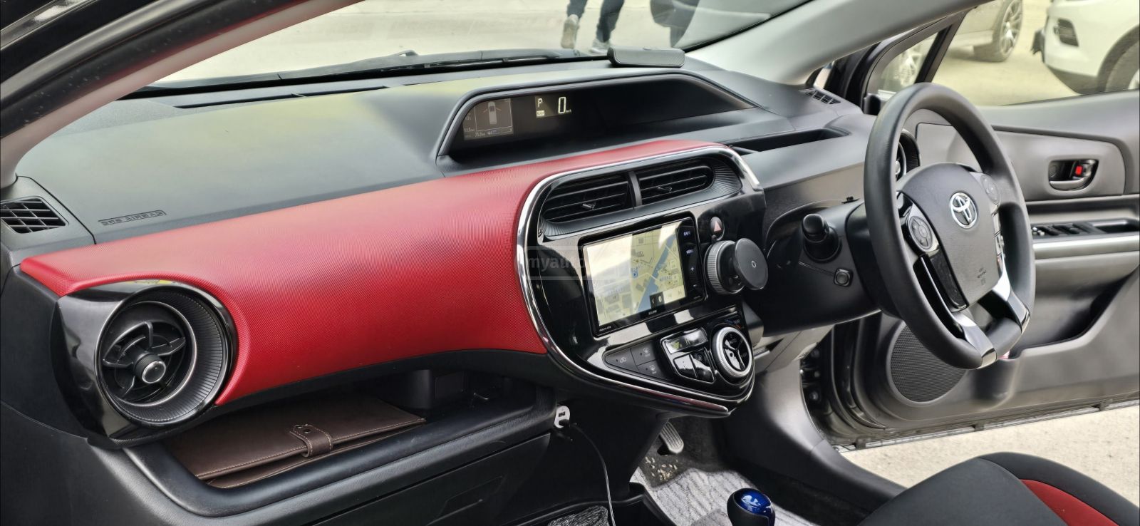 Toyota Aqua - фото 7