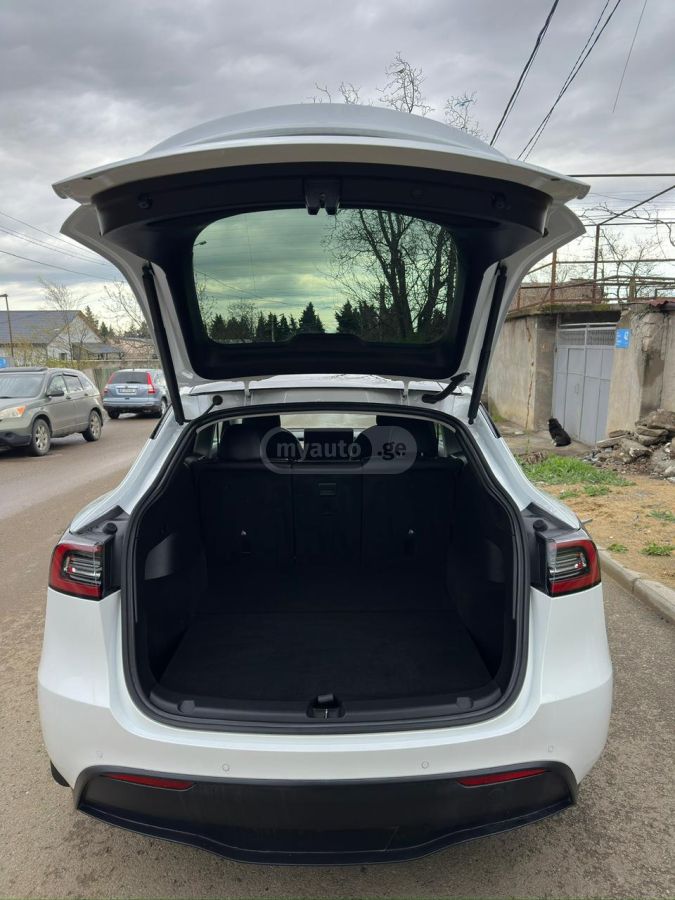 Tesla Model Y - фото 12