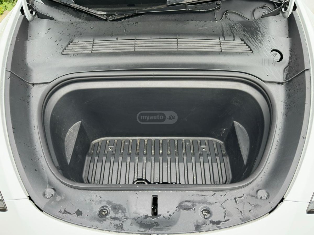 Tesla Model Y - фото 13