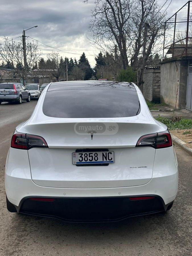 Tesla Model Y - фото 7