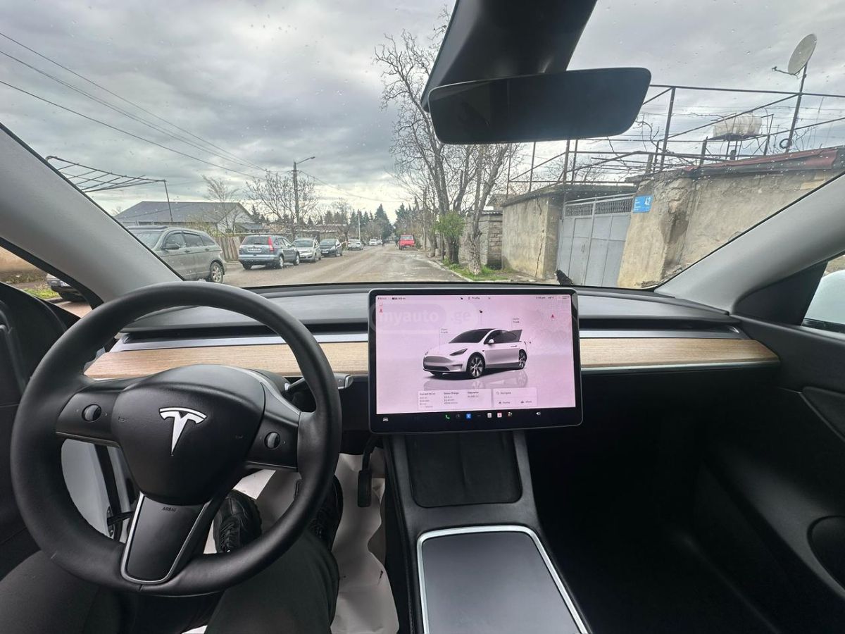 Tesla Model Y - фото 8