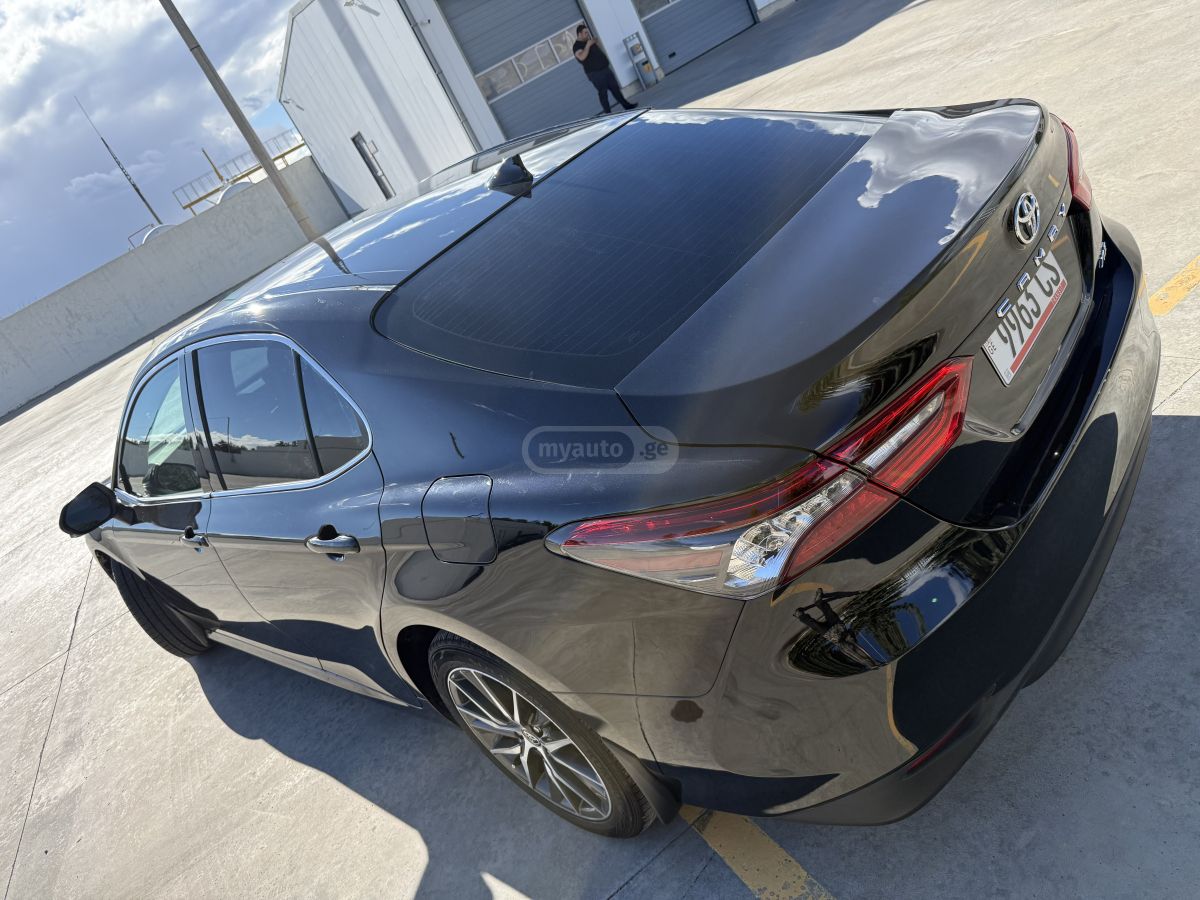 Toyota Camry - фото 3
