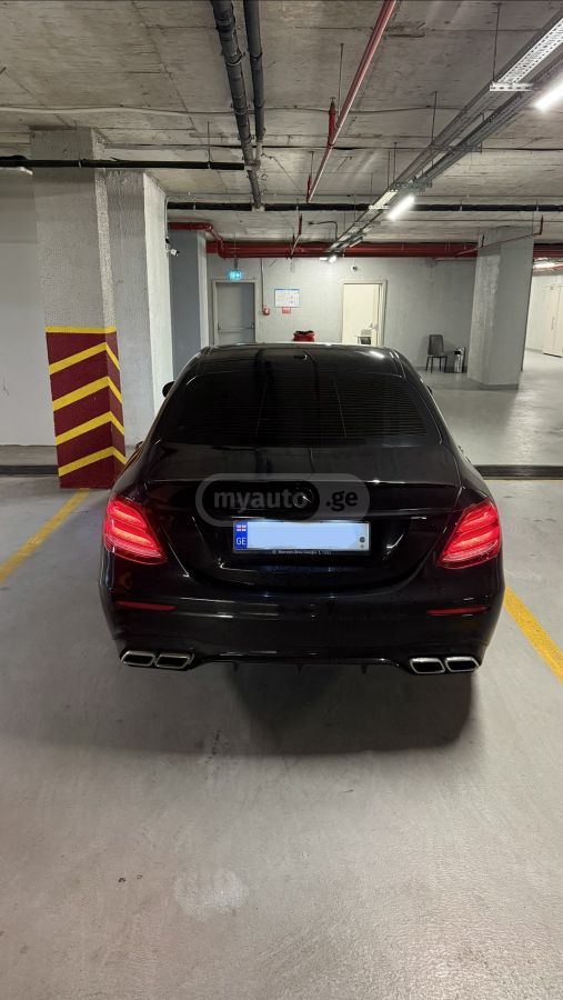Mercedes-Benz E 300 - фото 9