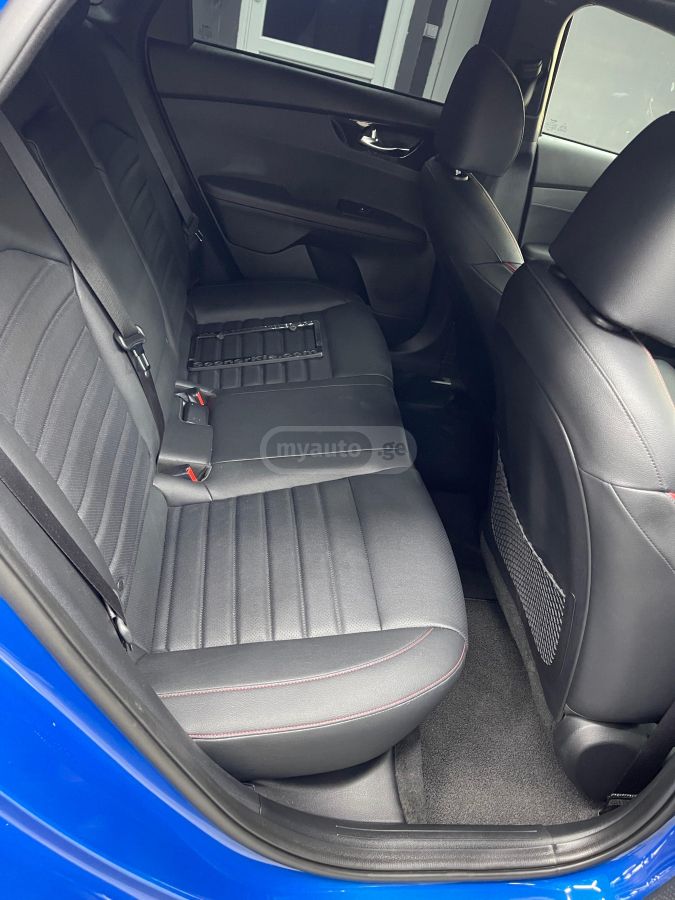 Kia GT — миниатюра 9