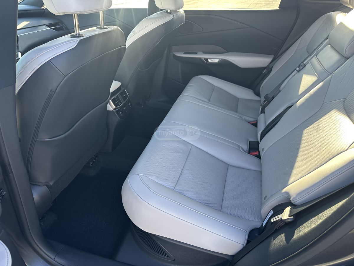 Lexus Premium 4dr All Wheel Drive Au — миниатюра 5