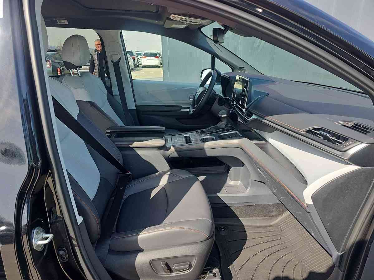 Toyota Sienna - фото 10