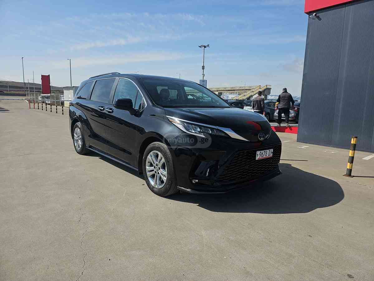 Toyota Sienna - фото 3