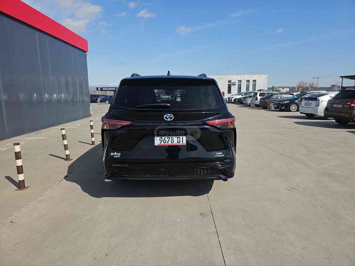 Toyota Sienna - фото 5