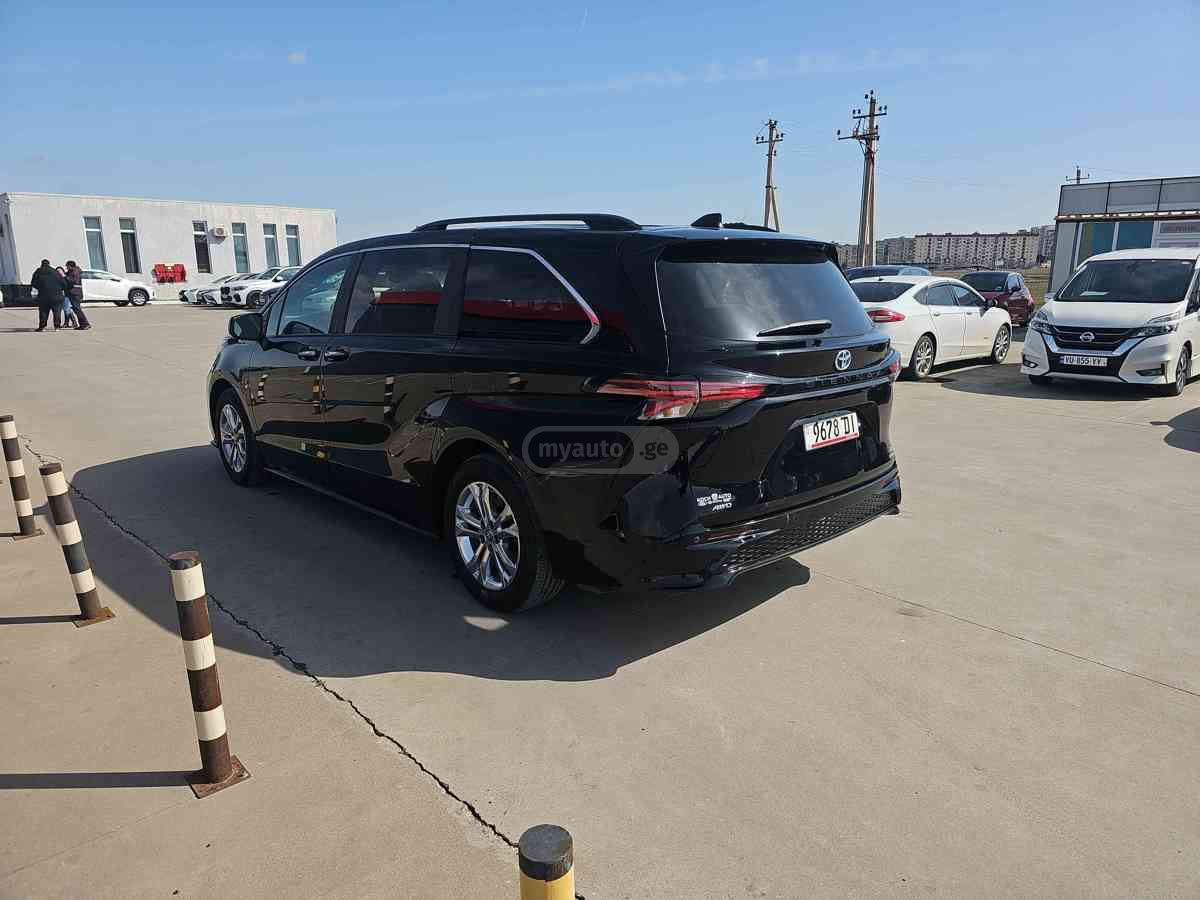 Toyota Sienna - фото 6