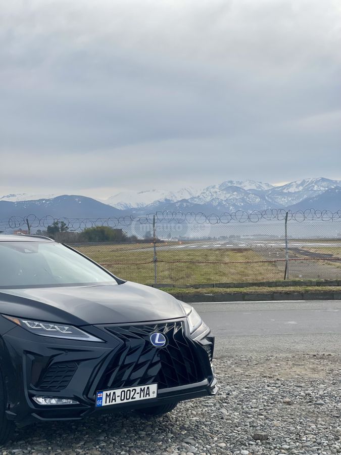 Lexus F SPORT Handling 4dr All-Wheel — миниатюра 2