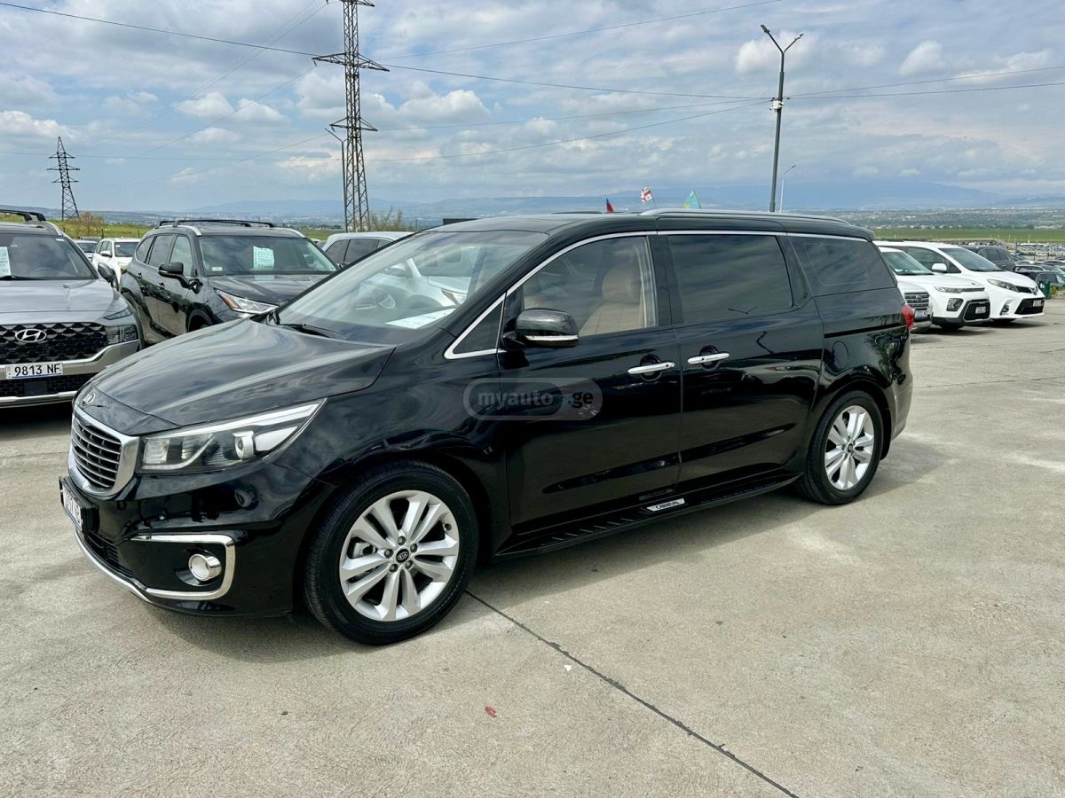 Kia Carnival - фото 1