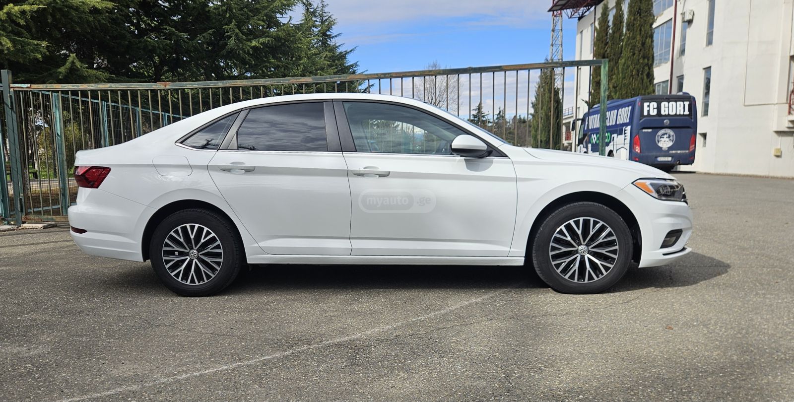 Volkswagen Jetta - фото 4