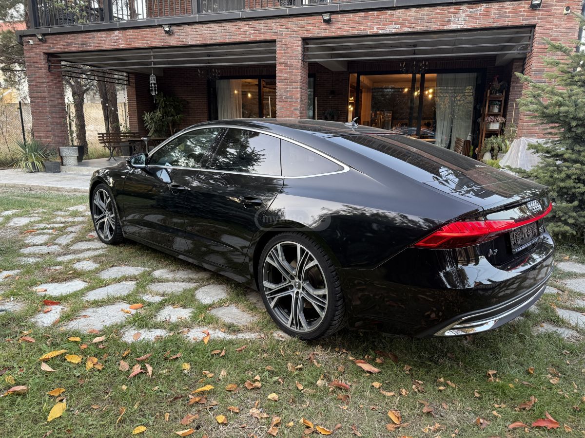 Audi A7 - фото 6