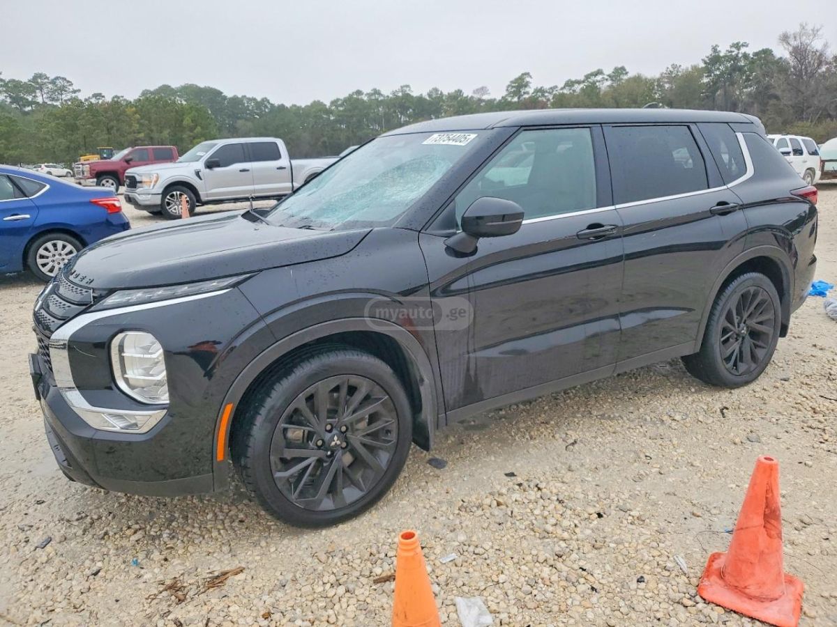 Mitsubishi Outlander - фото 1