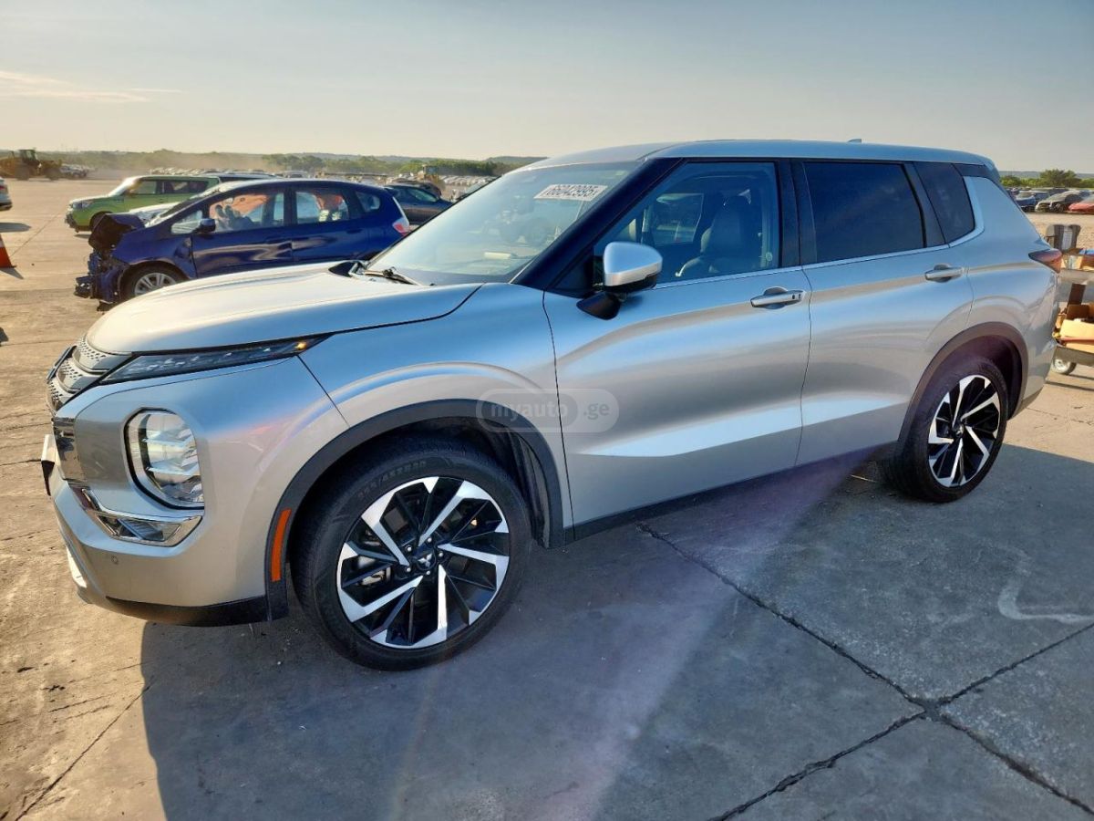 Mitsubishi Outlander - фото 1