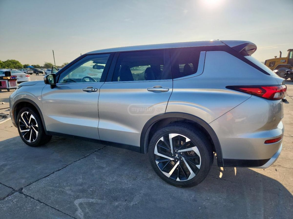 Mitsubishi Outlander - фото 2