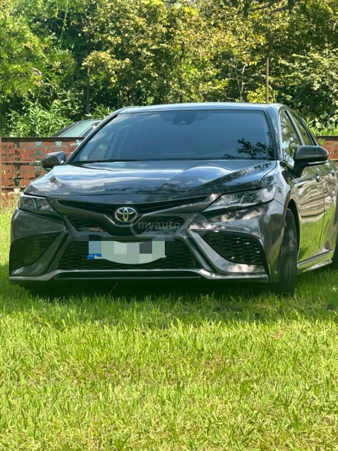 Toyota Camry - фото 1