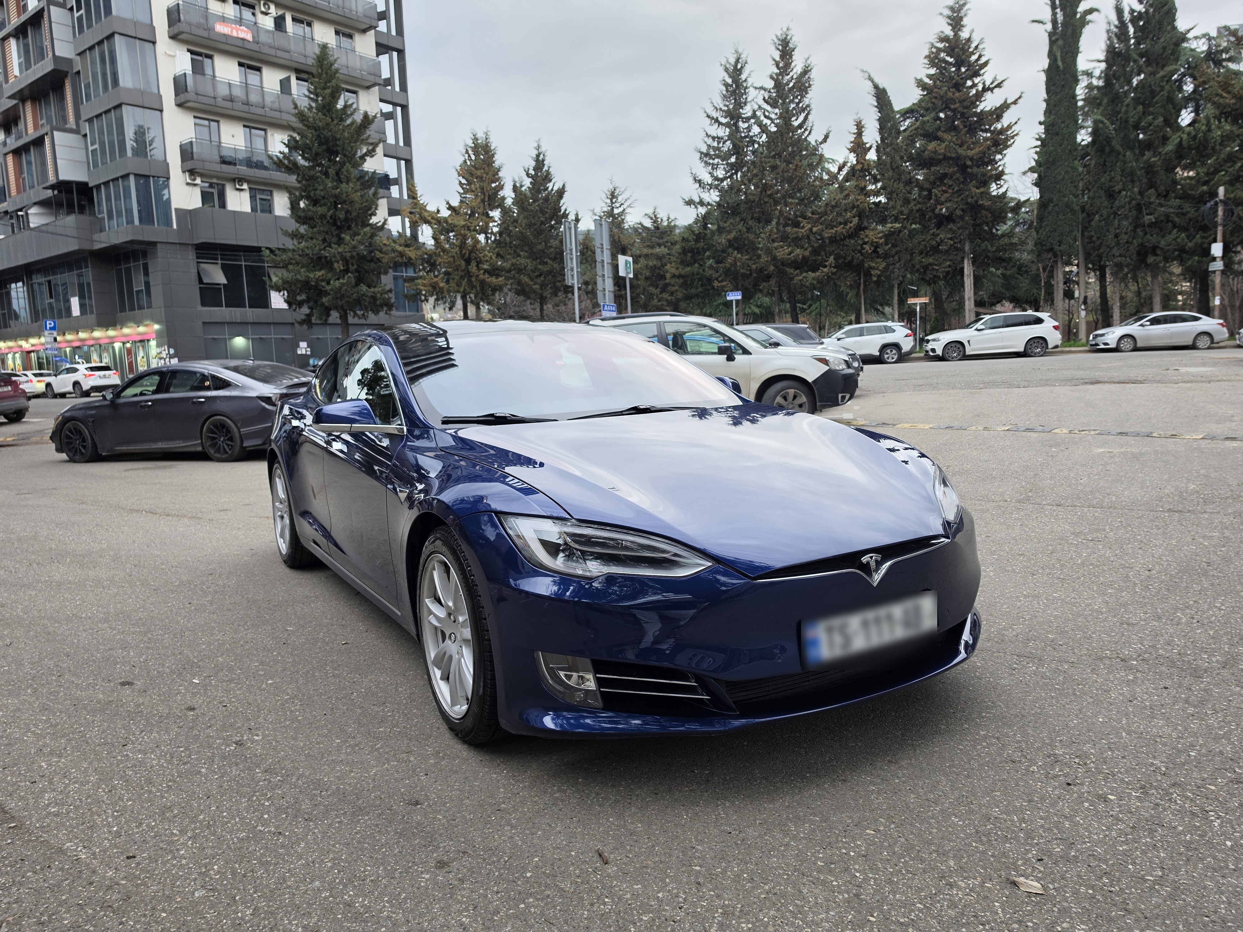 Tesla Model S - фото 1