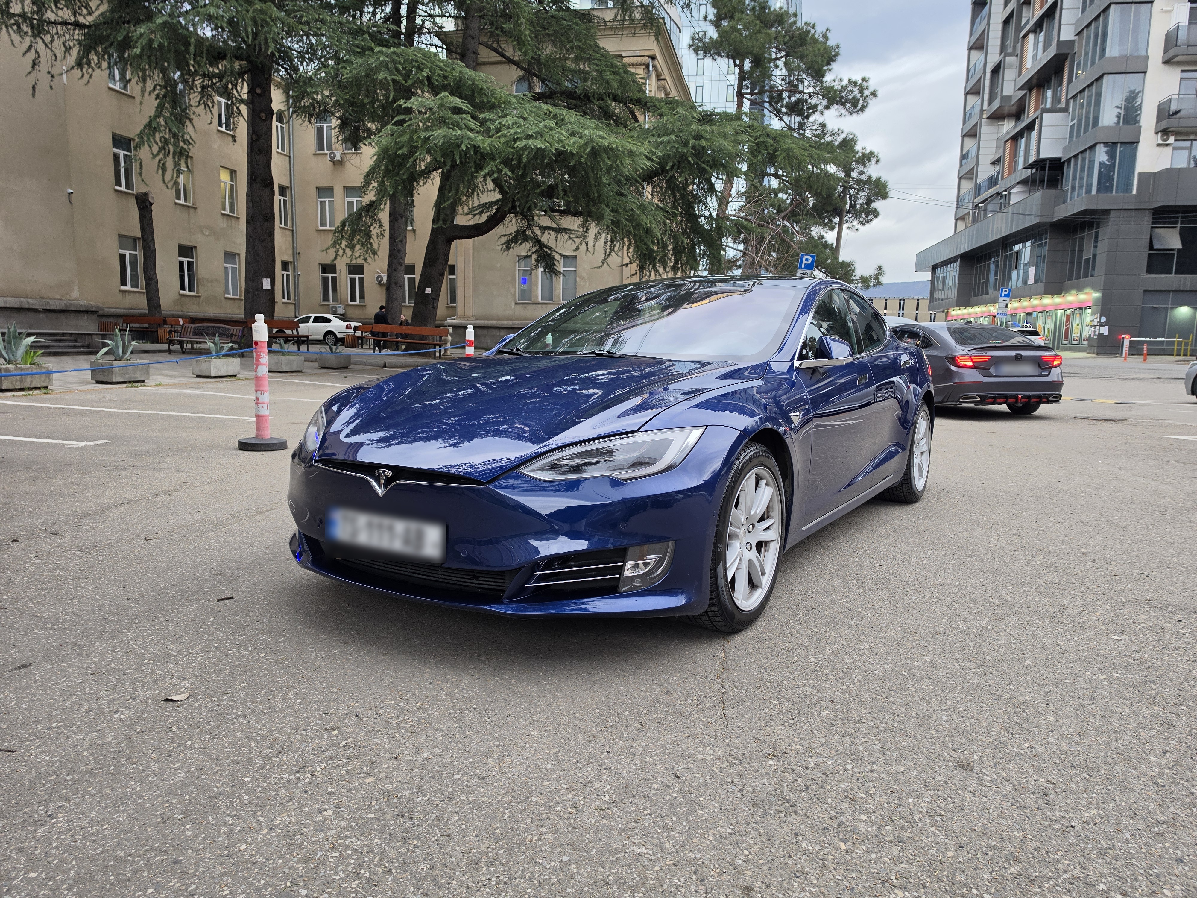 Tesla Model S - фото 2