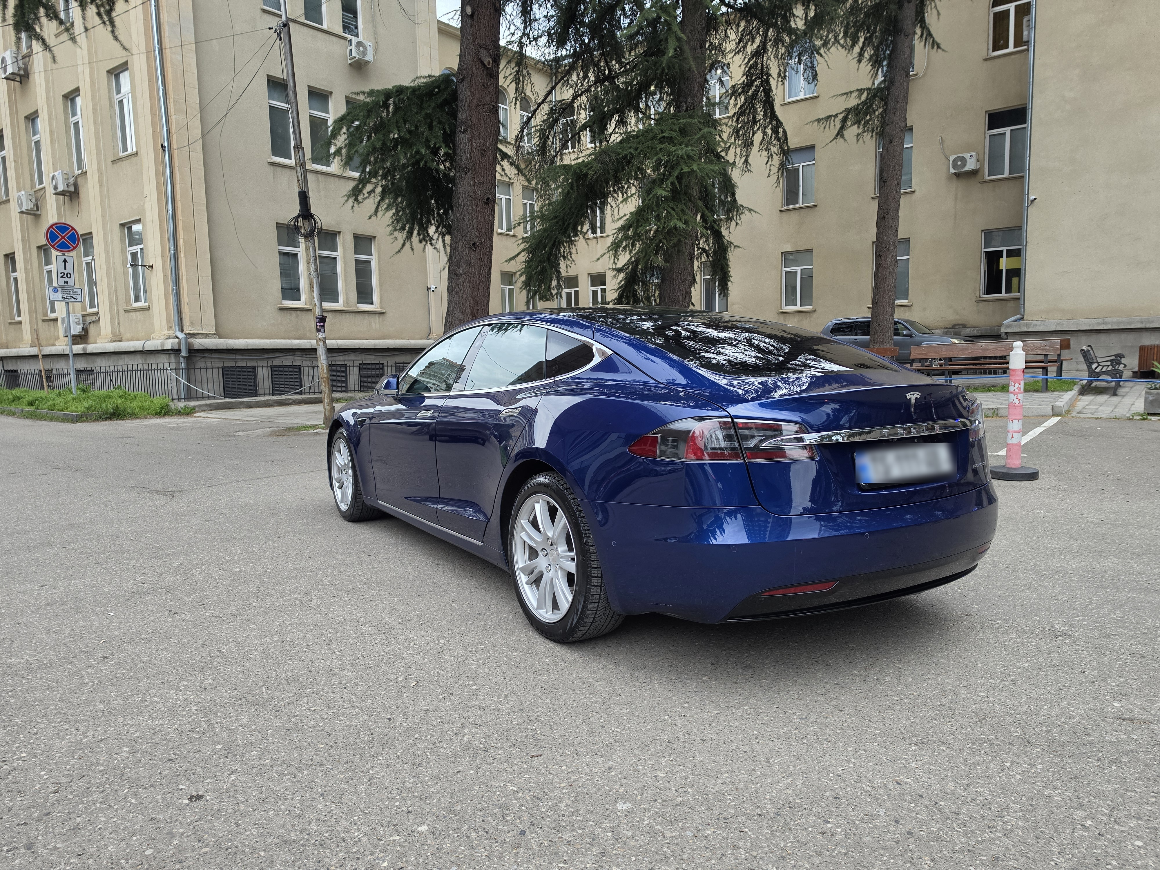 Tesla Model S - фото 3